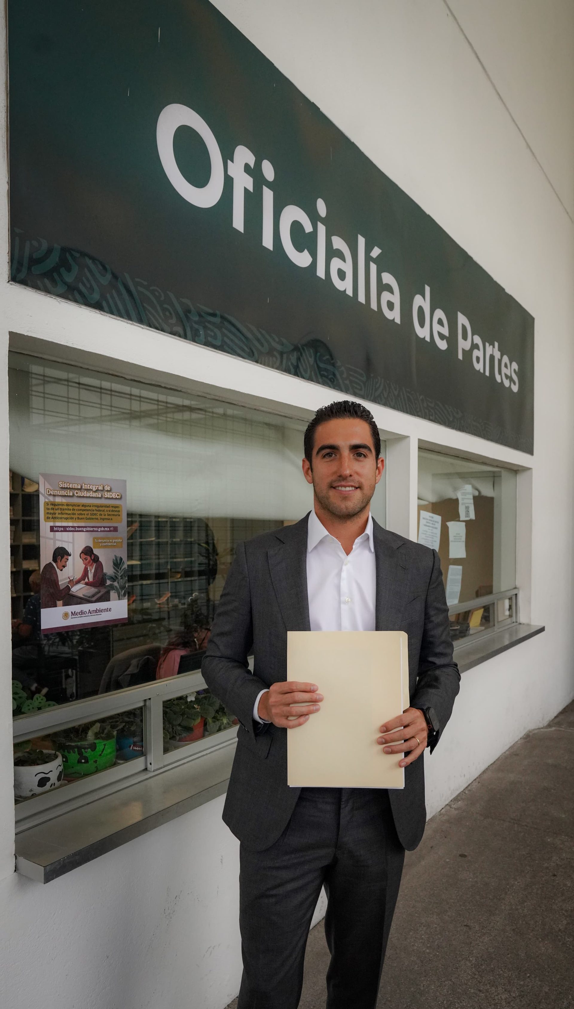 Gino Segura presenta en SEMARNAT voces ciudadanas para cancelar Cuarto Muelle de Cozumel