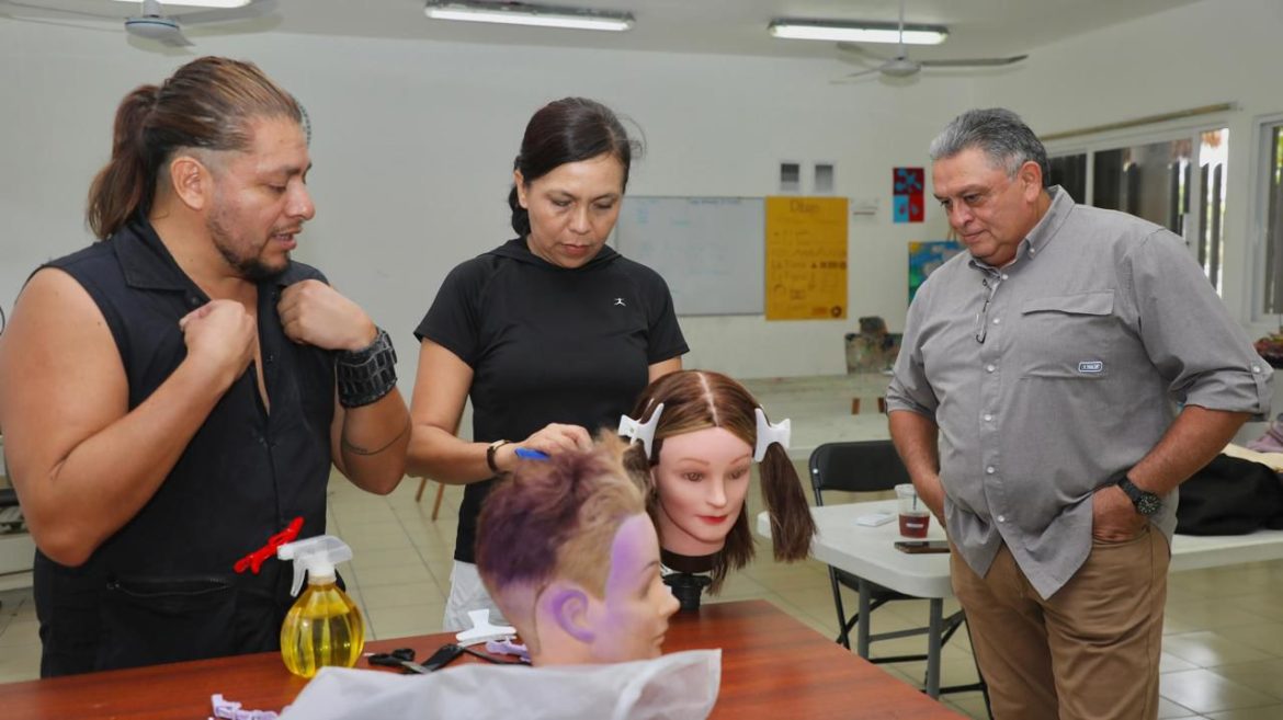 DIF Playa del Carmen fomenta la educación y capacitación