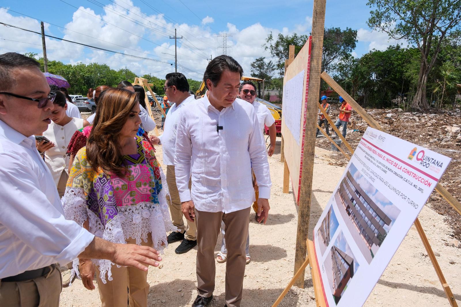 Mara Lezama y Mario Delgado construcción del CBTIS 301 de Cuna Maya