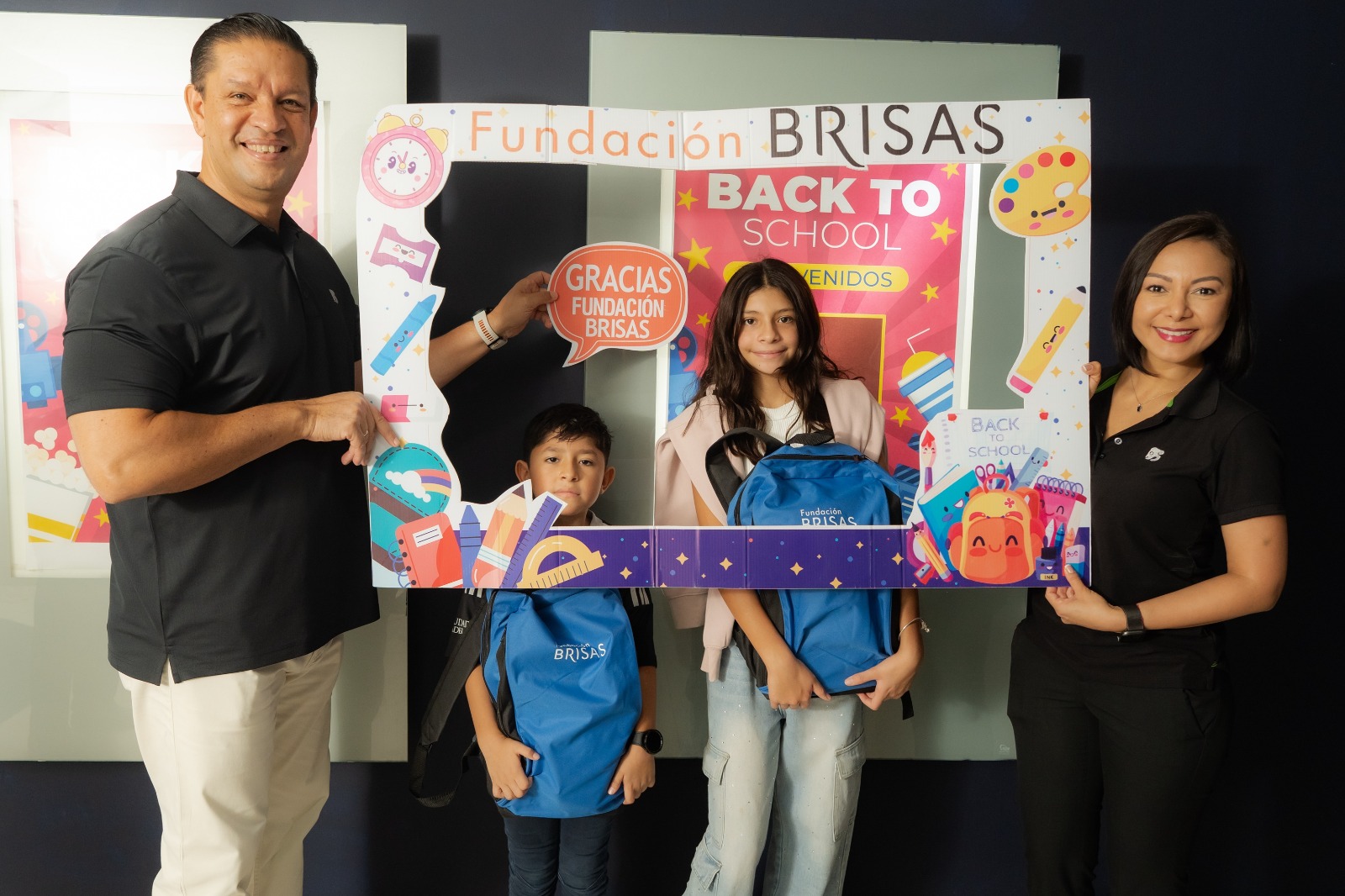 NIZUC Resort & Spa refrendó su compromiso con la educación y entregó 239 mochilas con útiles escolares y becas