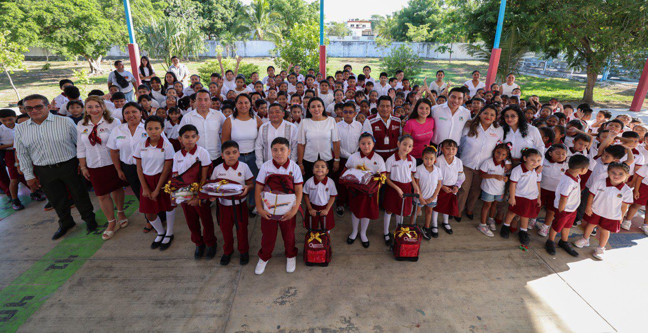 Entrega Blanca Merari 5 mil paquetes de apoyo escolar