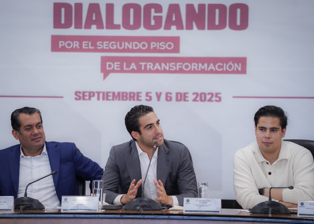Participa Gino en foro juvenil