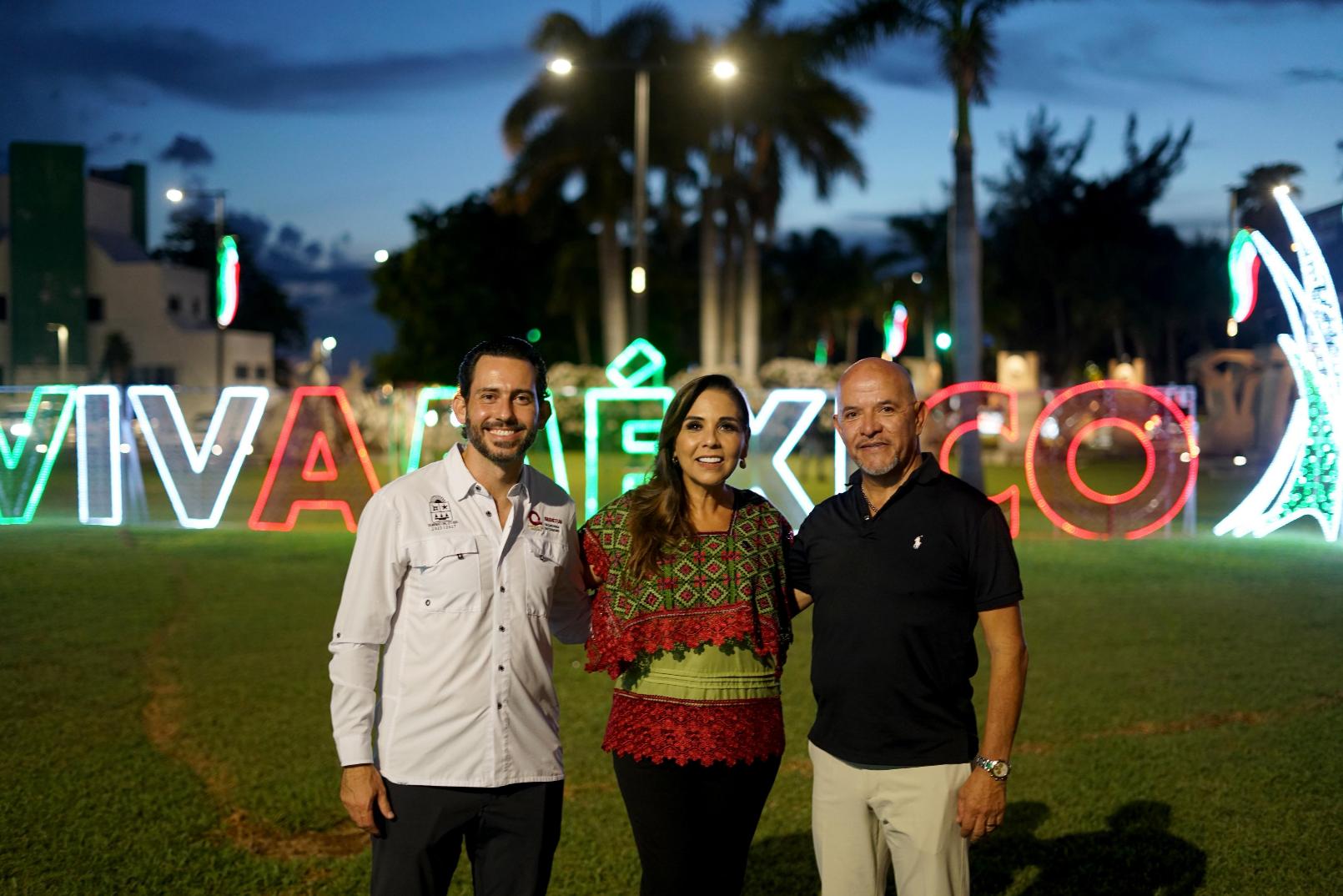 Mara Lezama inaugura decorado patrio