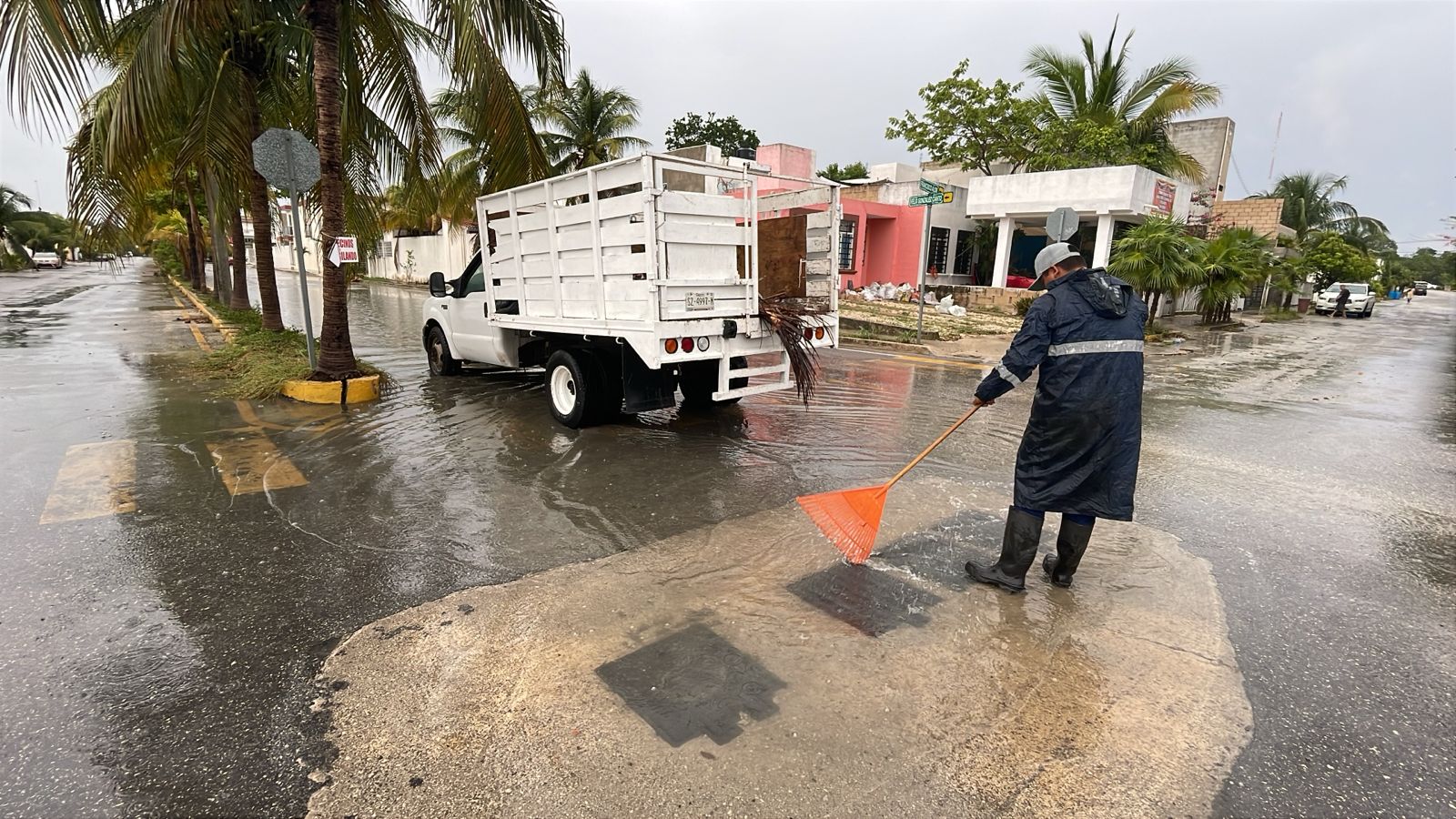 En Puerto Morelos activan servicios públicos brigadas de limpieza por las intensas lluvias