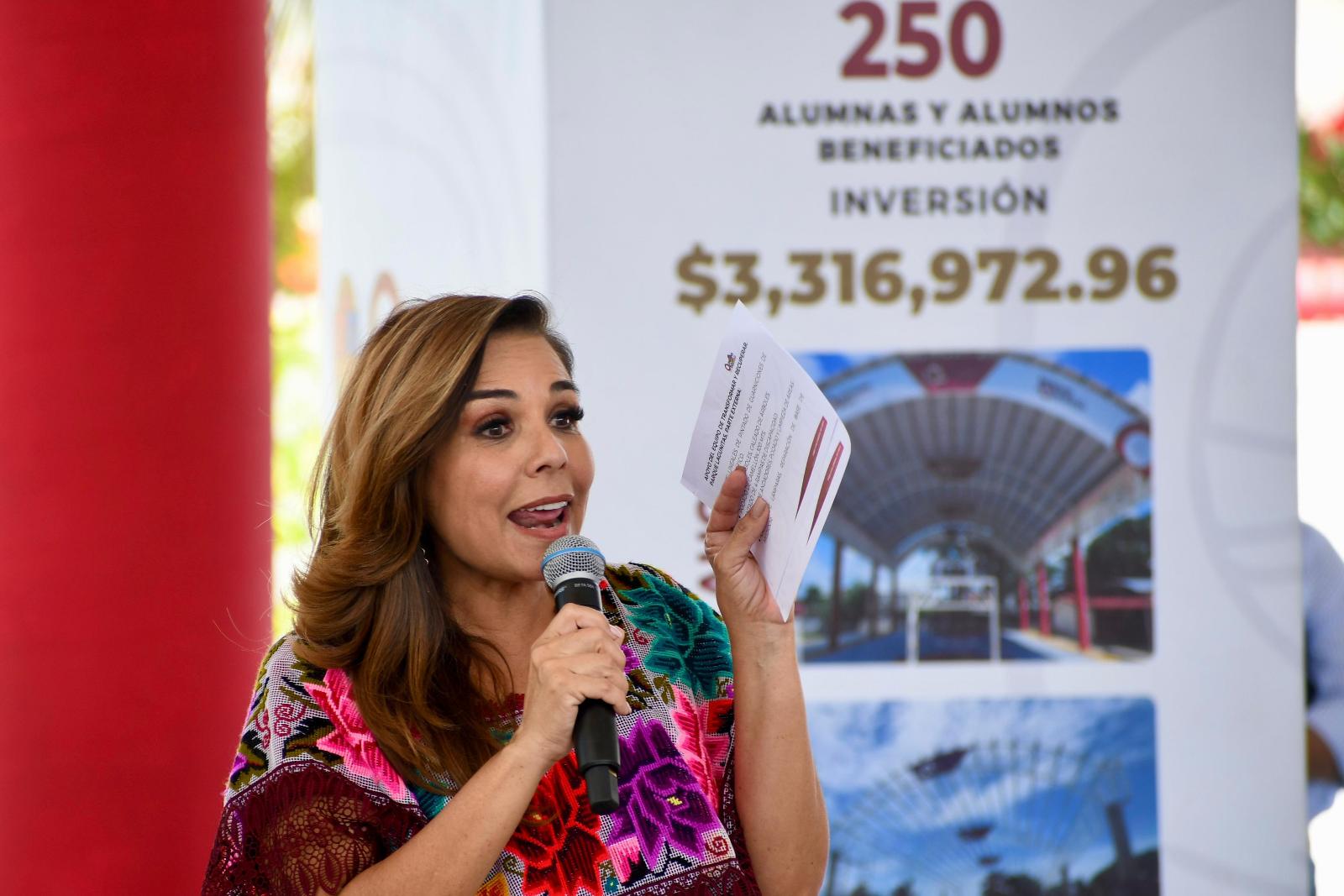 Entrega Mara Lezama nuevo domo en primaria “Guadalupe Victoria”, de la colonia Lagunitas en Chetumal