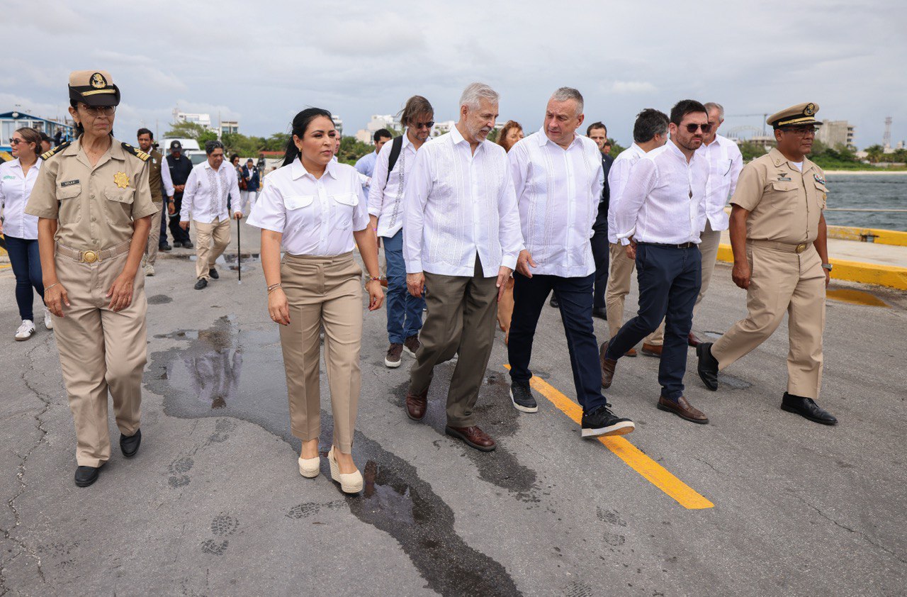 Recibe Blanca Merari a delegación interesada en el aprovechamiento del sargazo