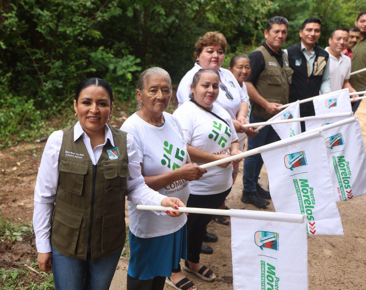 Pone En Marcha Blanca Merari pavimentación de la calle del cementerio nuevo en Leona Vicario
