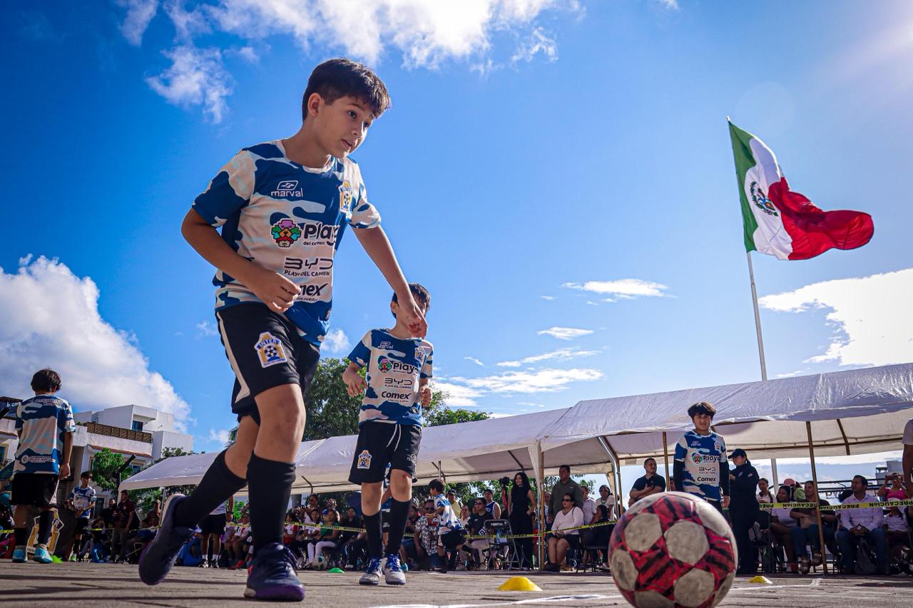 Inter Playa del Carmen se suma al desfile cívico-deportivo por el 115 Aniversario de la Revolución Mexicana