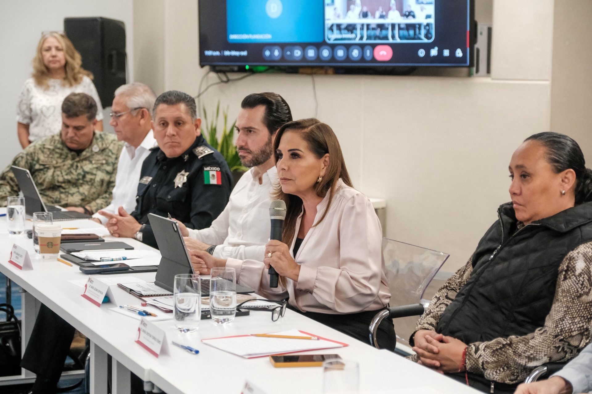 Buscan agilizar filtros migratorios en el Aeropuerto de Cancún rumbo al Mundial